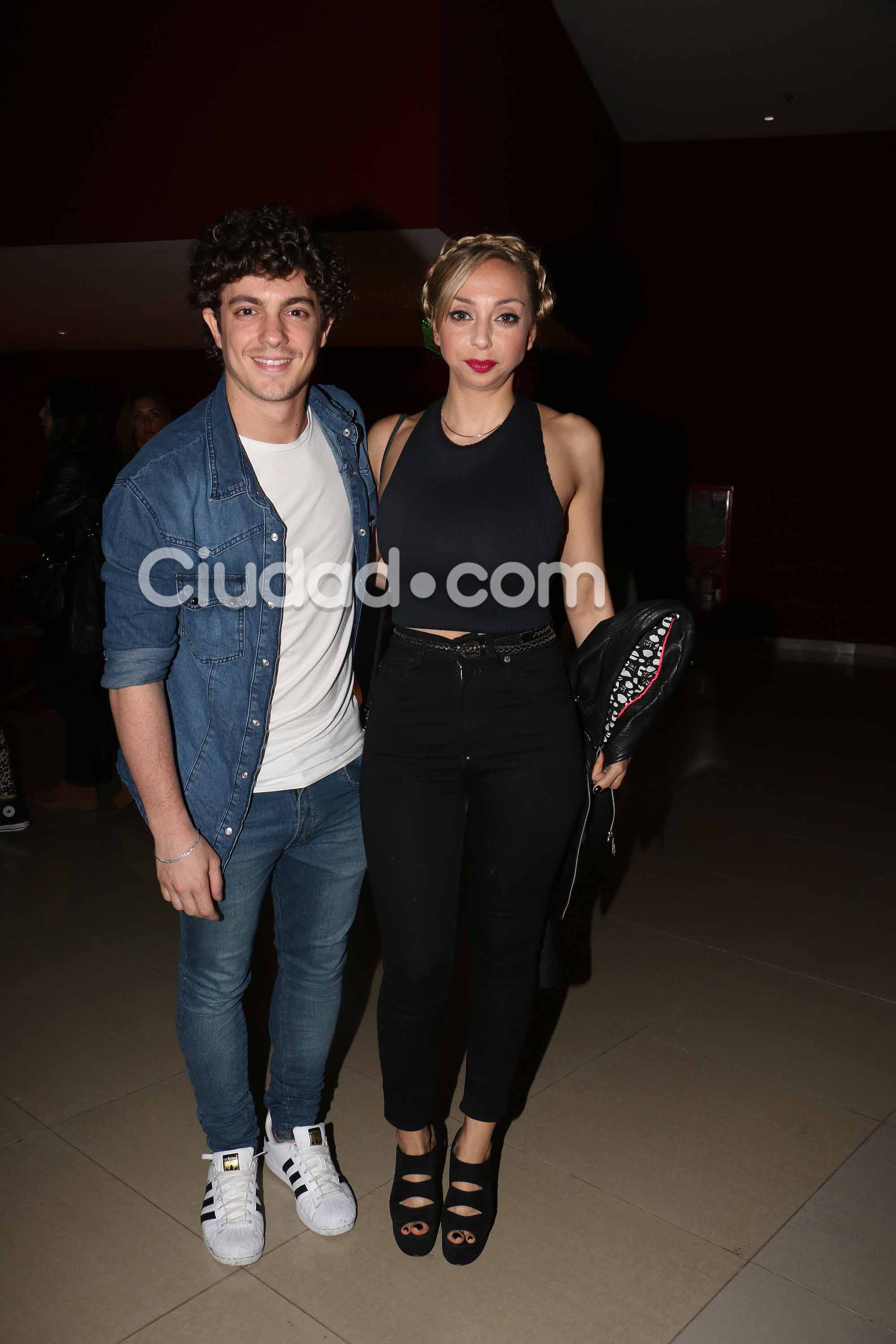 ¡Noche de cine! Famosos y parejitas en la premiere de la película de Nico Vázquez. (Foto: Movilpress)
