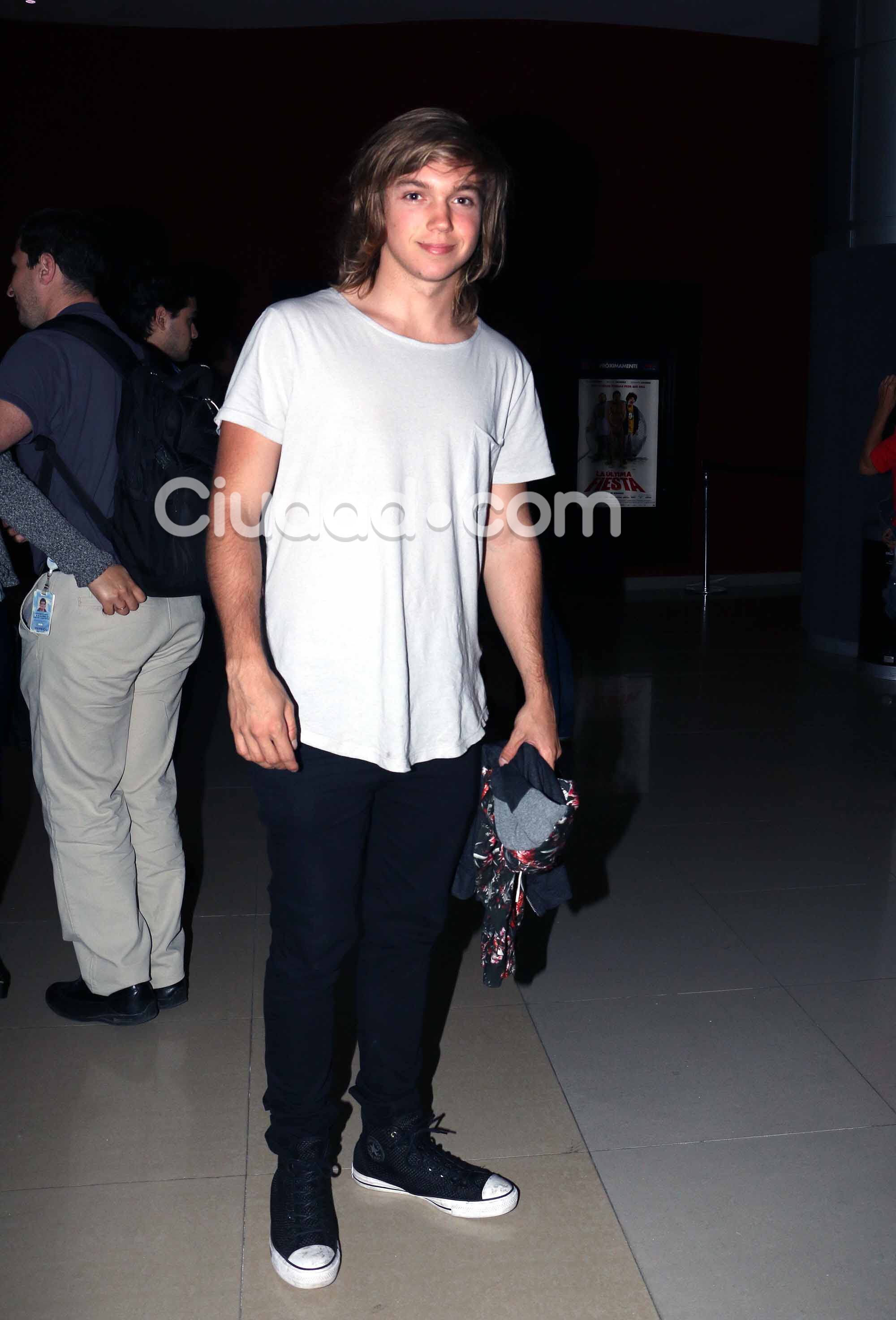 ¡Noche de cine! Famosos y parejitas en la premiere de la película de Nico Vázquez. (Foto: Movilpress)
