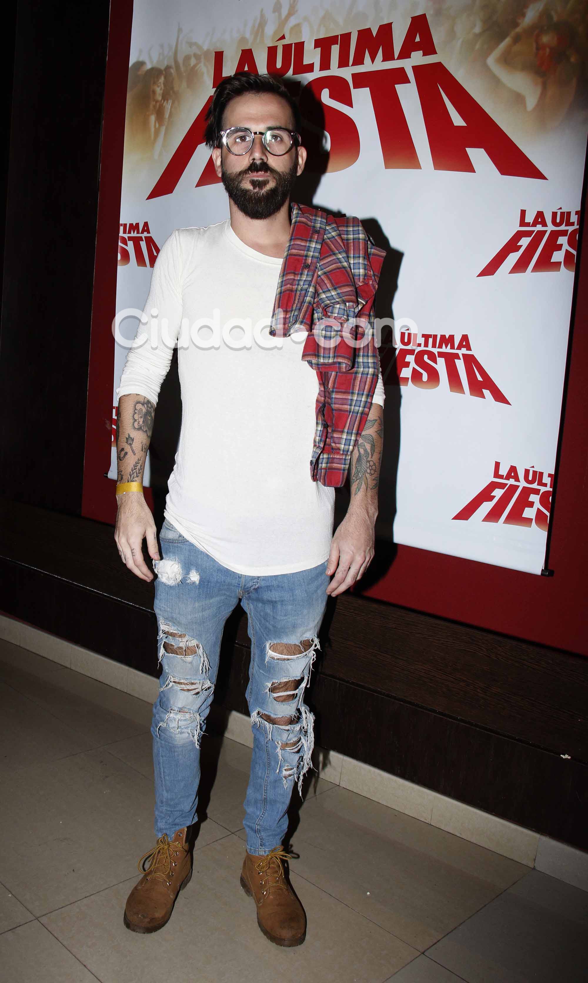 ¡Noche de cine! Famosos y parejitas en la premiere de la película de Nico Vázquez. (Foto: Movilpress)