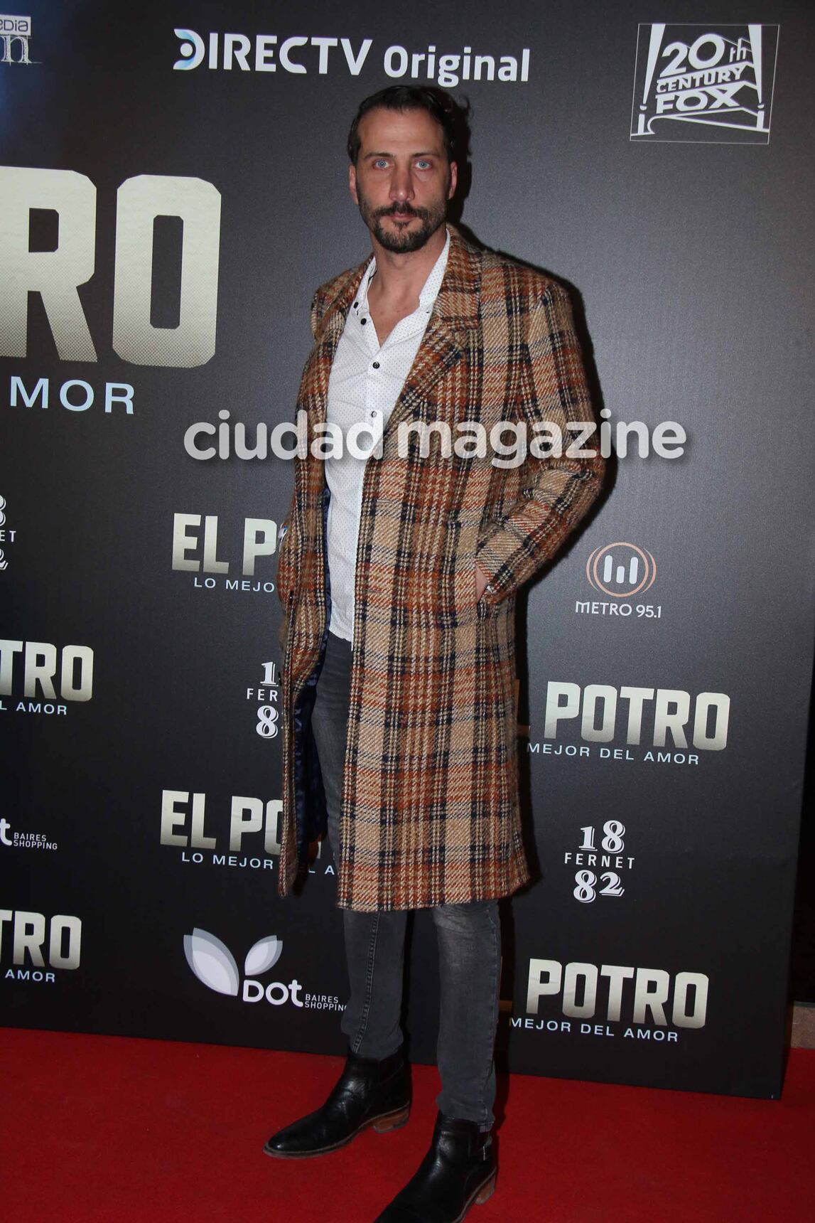 Noche de famosos en el estreno de El Potro. (Foto: Movilpress)