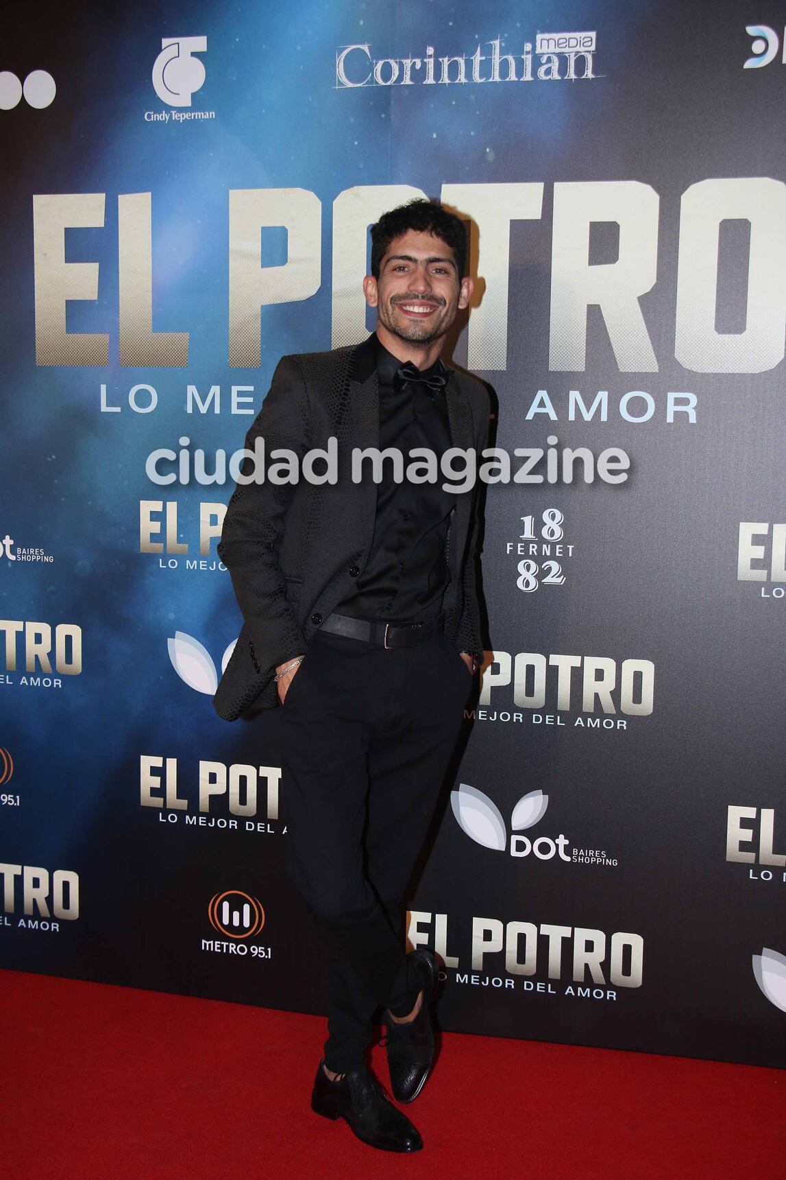 Noche de famosos en el estreno de El Potro. (Foto: Movilpress)