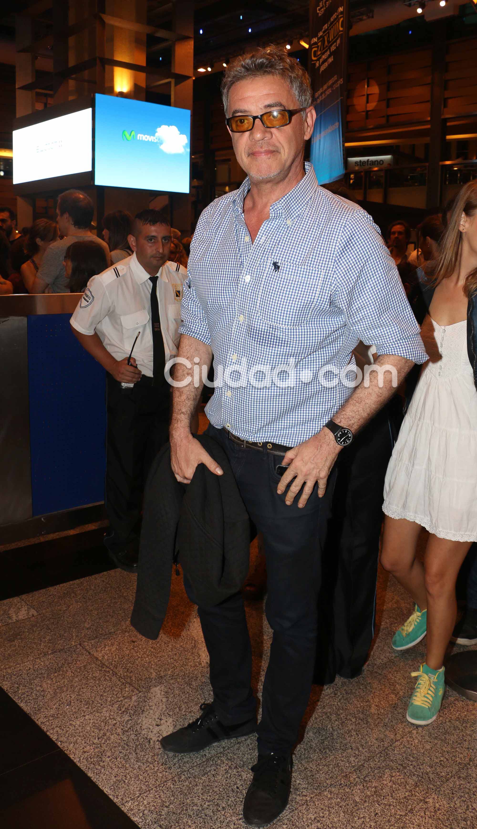 Noche de looks y parejitas en el verano porteño. (Foto: Movilpress)