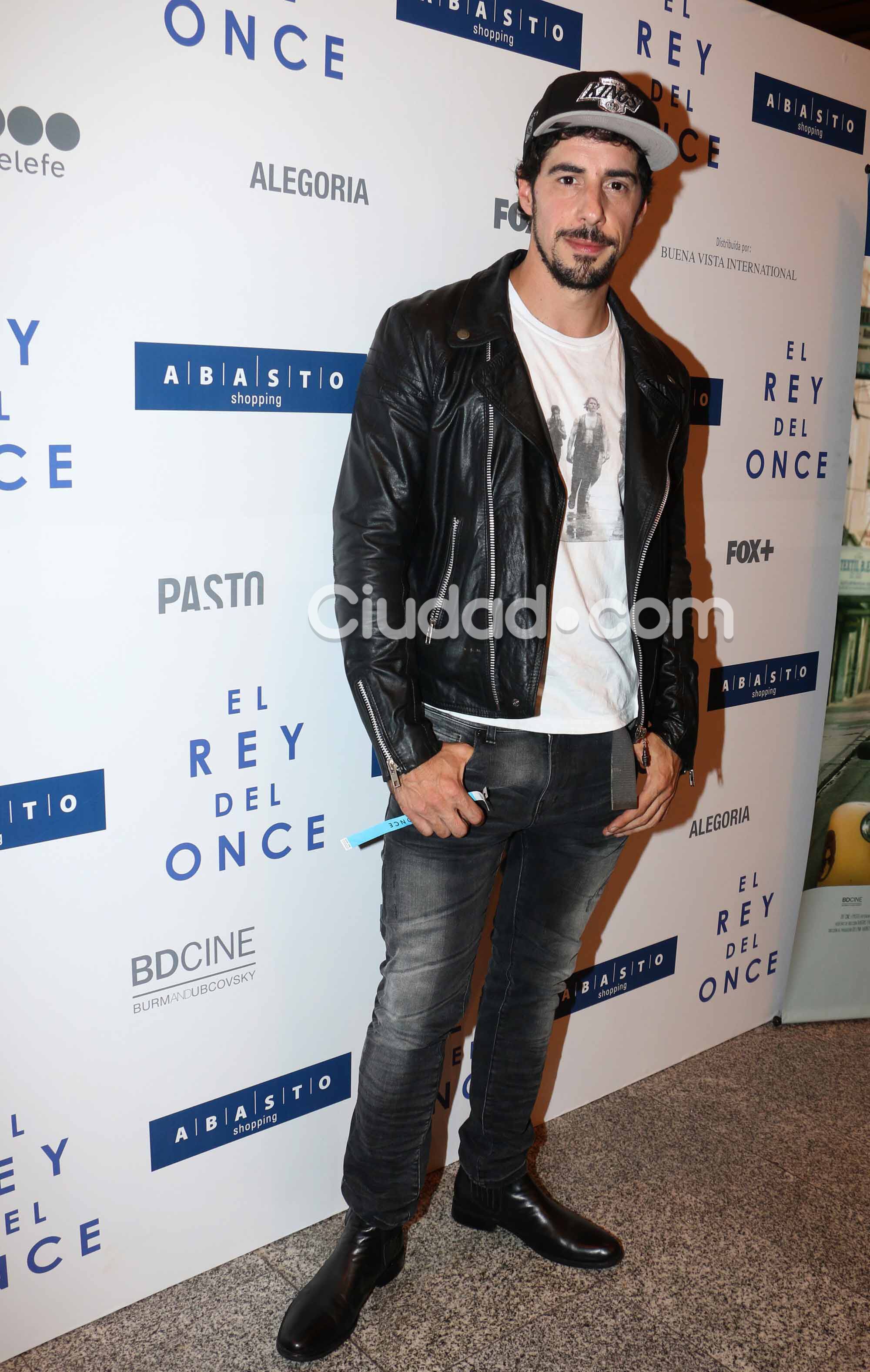 Noche de looks y parejitas en el verano porteño. (Foto: Movilpress)