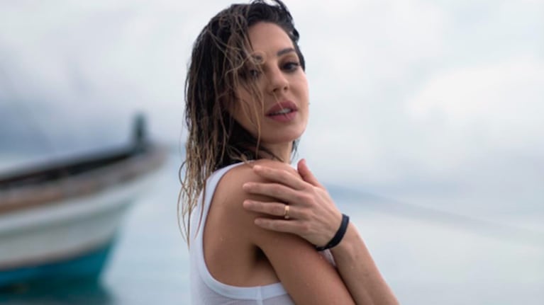 Noelia Marzol levantó temperatura con sus fotos en microbikini a orillas del mar. Foto: Gastón Pier.