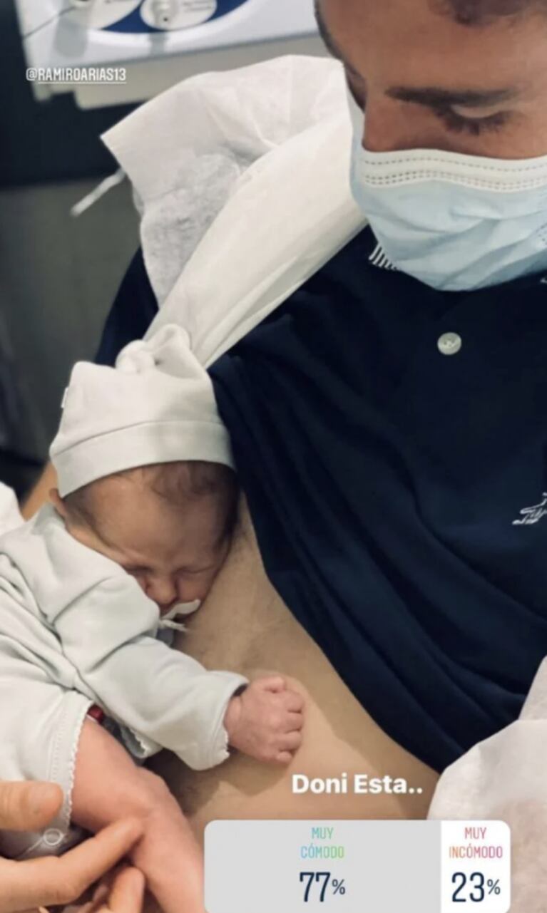 Noelia Marzol mostró por primera vez la carita de su bebé con una foto muy tierna junto a su marido desde la clínica