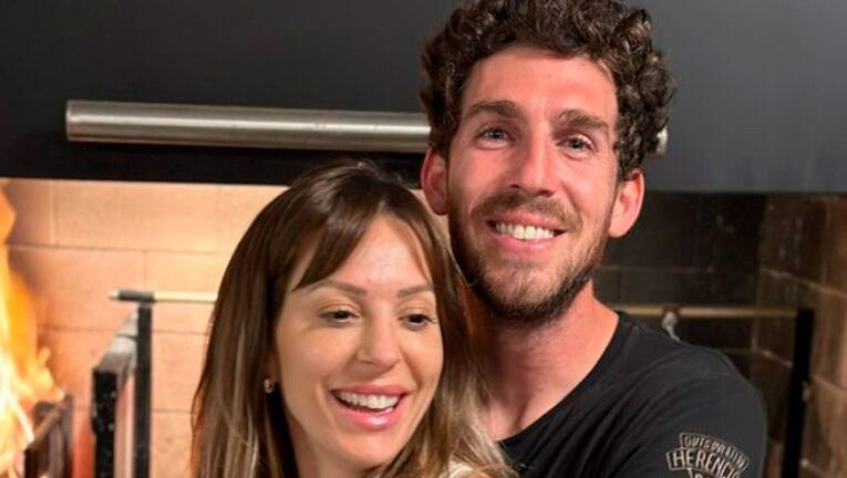 Noelia Marzol y Ramiro Arias disfrutan de momentos de a dos tras el nacimiento de sus hijos.