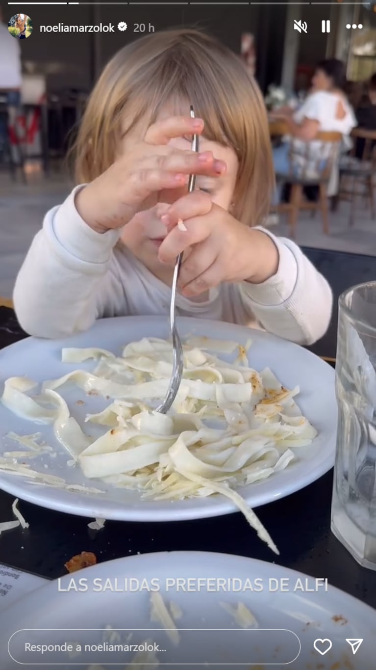 Noelia mostró el "complot" de sus hijos en un restaurante. Foto: IG | noeliamarzolok