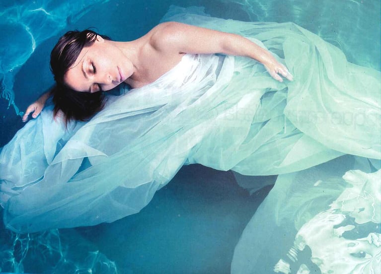 Noelia Pompa posó sexy para la revista Gente. 