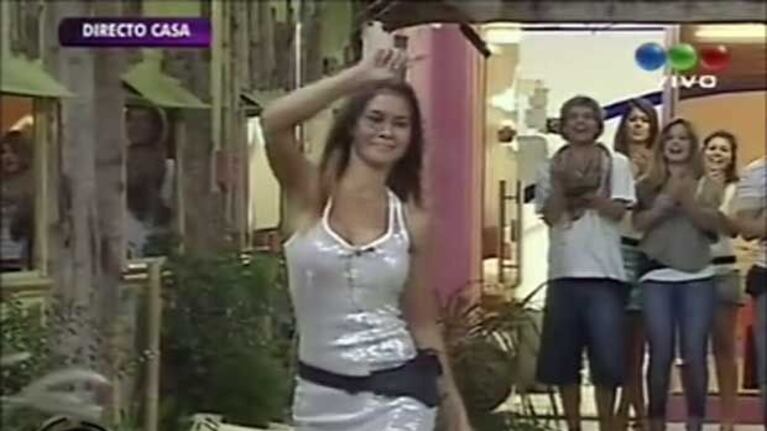 Noelia Ríos, la escultural morocha que jura ser virgen fue eliminada de GH 2012