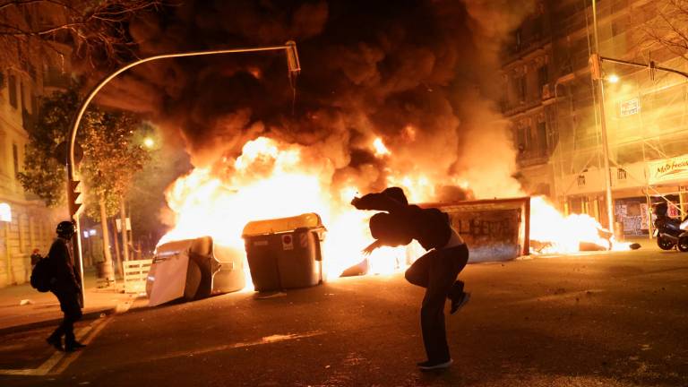 Nueva condena contra el rapero español Pablo Hasel en medio de las protestas para exigir su libertad