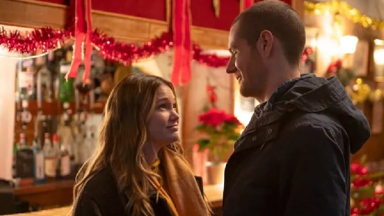 Olivia Holt interpreta a Sophie y Connor Swindells a Nick O'Connor.