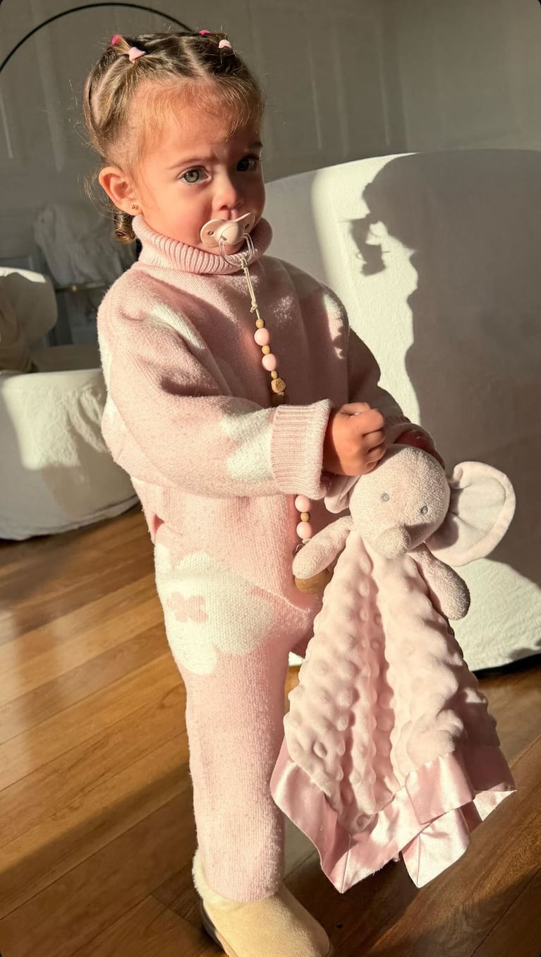 Olivia, la hija del Kun Agüero y Sofía Calzetti. Crédito: Instagram.