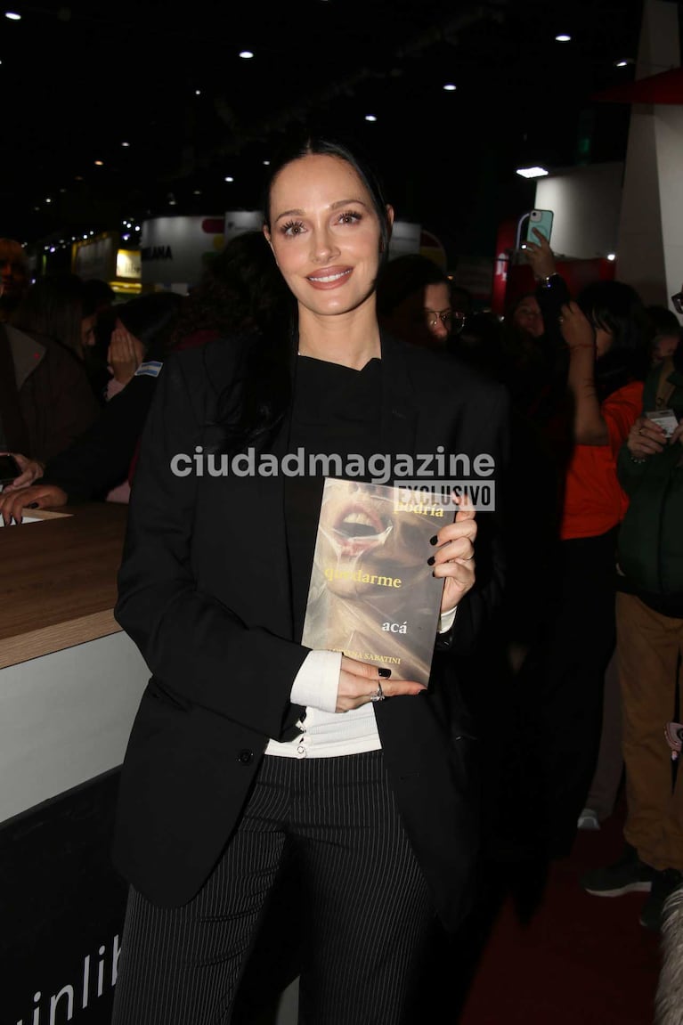 Oriana Sabatini en la presentación de su novela “Podría quedarme acá” (Foto: Movilpress)