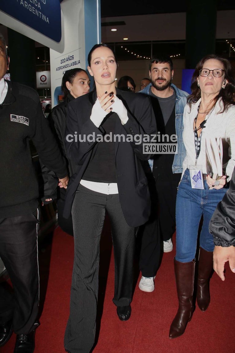 Oriana Sabatini en la presentación de su novela “Podría quedarme acá” (Foto: Movilpress)