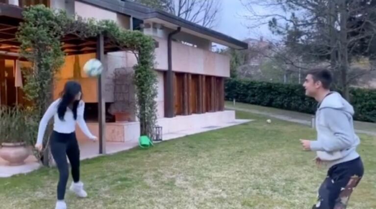 Oriana Sabatini hizo un ‘cabeza’ con Paulo Dybala, en medio del aislamiento: el imperdible final del video