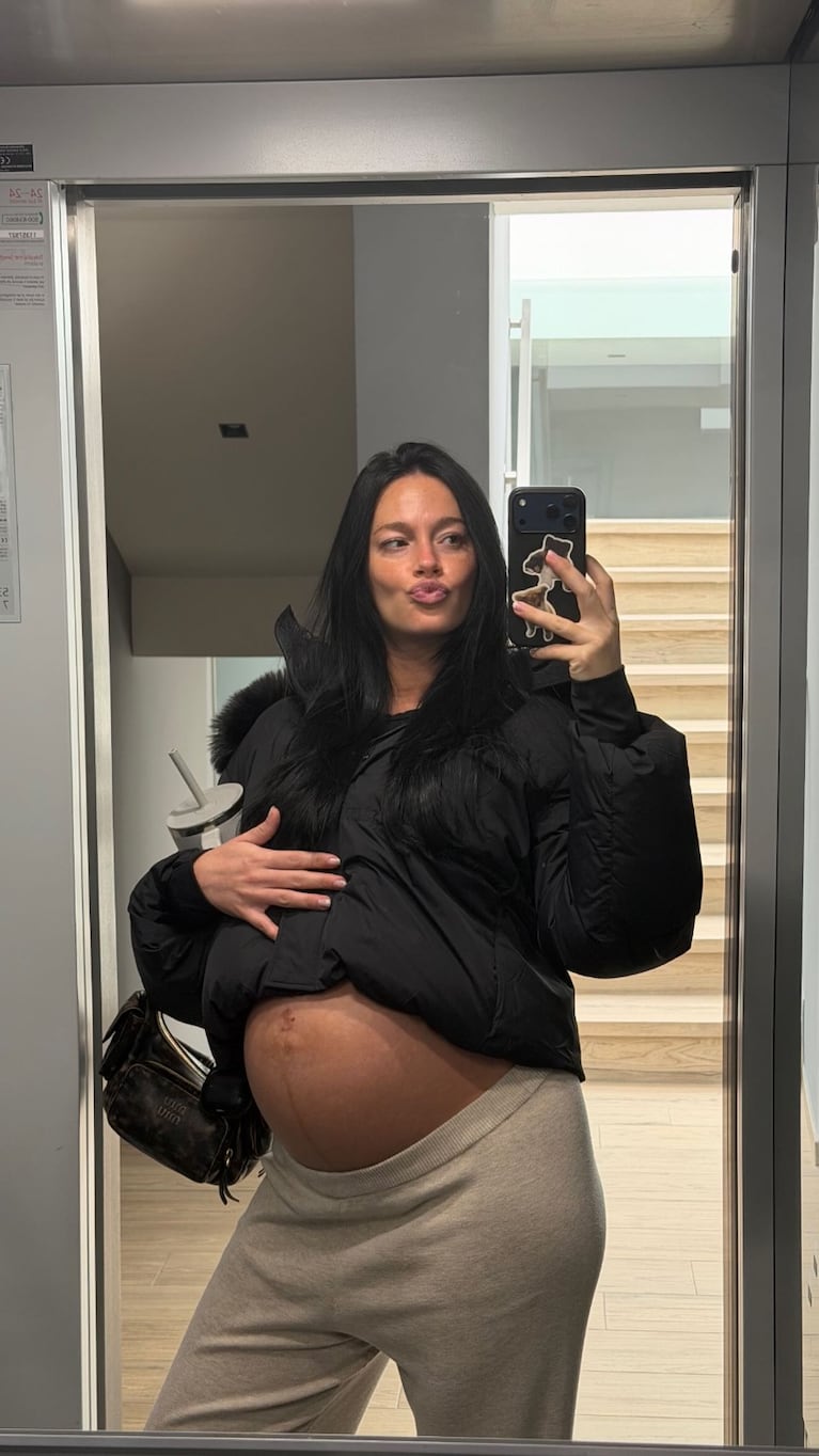 Oriana Sabatini mostró su outfit en la recta final de su embarazo en el invierno europeo (Foto: Instagram/@orianasabatini).