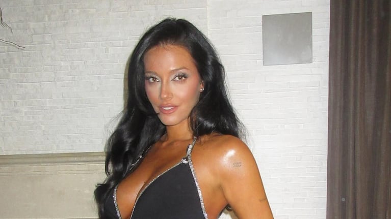 Oriana Sabatini posó con su pancita de embarazo en un look súper sexy y elegante. Crédito: Instagram