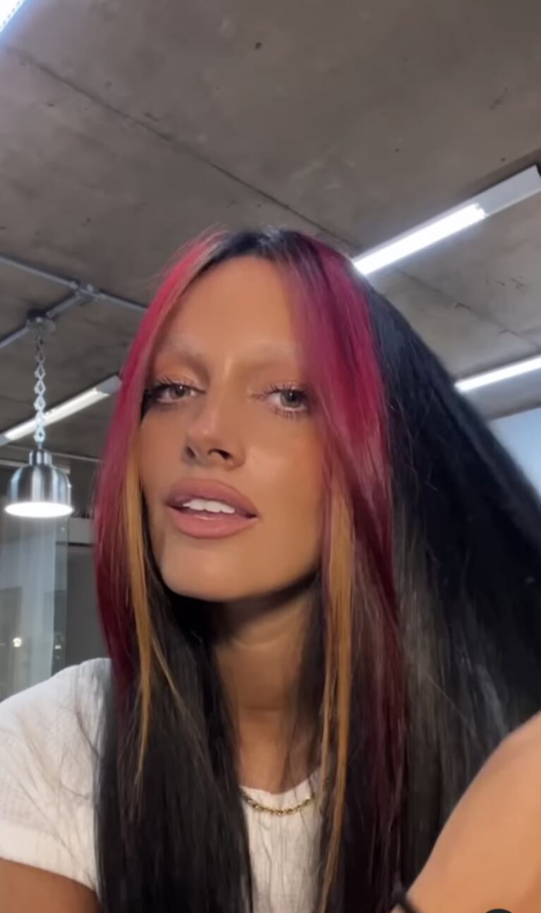 Oriana Sabatini se animó a un llamativo cambio de look: pelo de dos colores y cejas plateadas