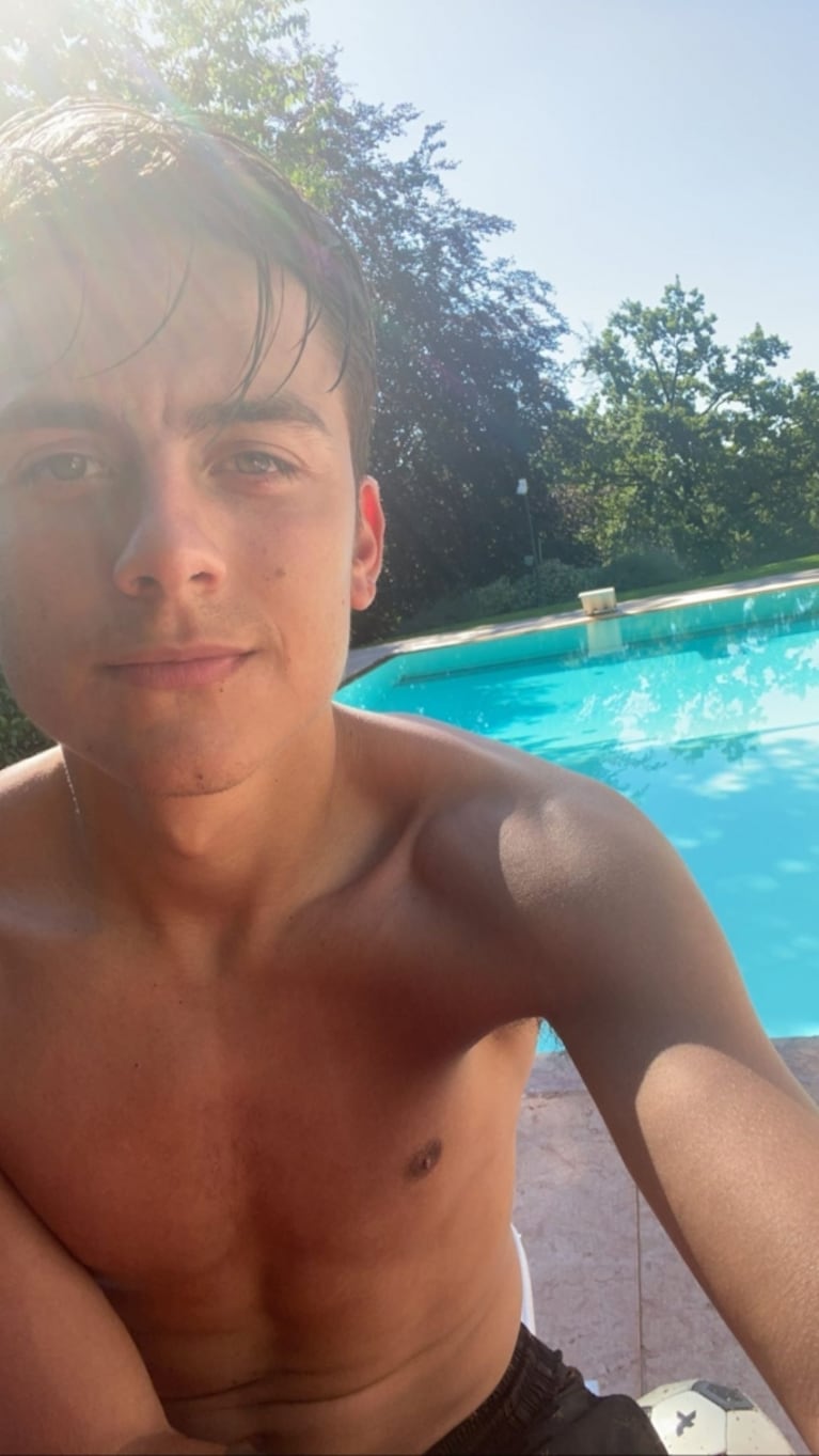 Oriana Sabatini y Paulo Dybala disfrutan de su amor en el verano italiano: pileta y mimos bajo el sol