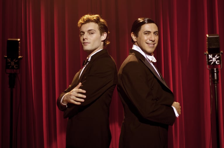 Oscar Lajad y Pablo Turturiello interpretan a Carlos Gardel y Frank Sinatra. (Foto: Prensa Disney Plus LA)