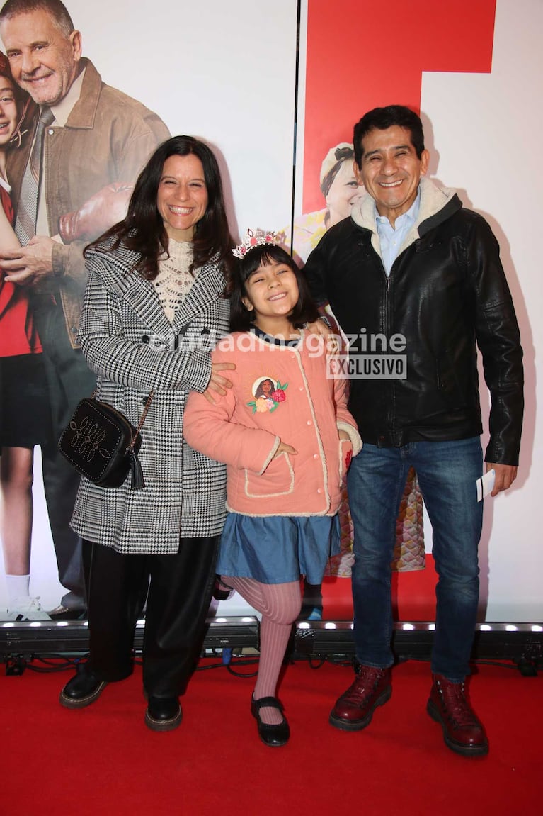 Osqui Guzmán y familia (Foto: Movilpress)