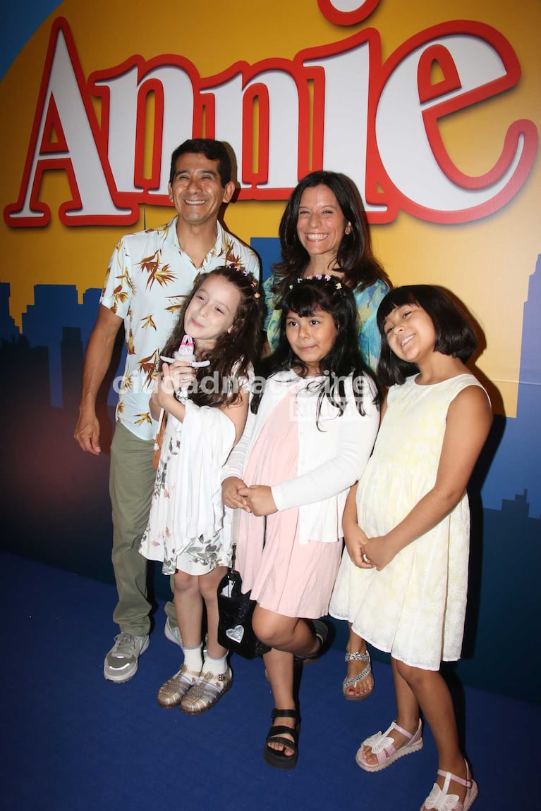 Osqui Guzmán y familia (Foto: Movilpress)