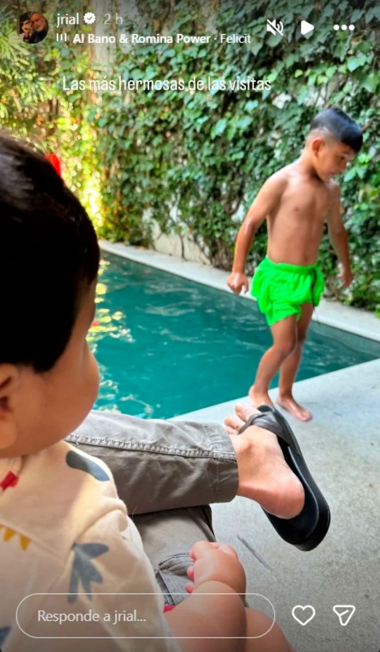 Otra foto que compartió Jorge Rial hace un tiempo de sus dos nietos juntos (Foto del Instagram @jrial)