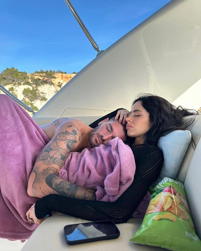 Otros tiempos: Rodrigo de Paul y Tini Stoessel en Ibiza.