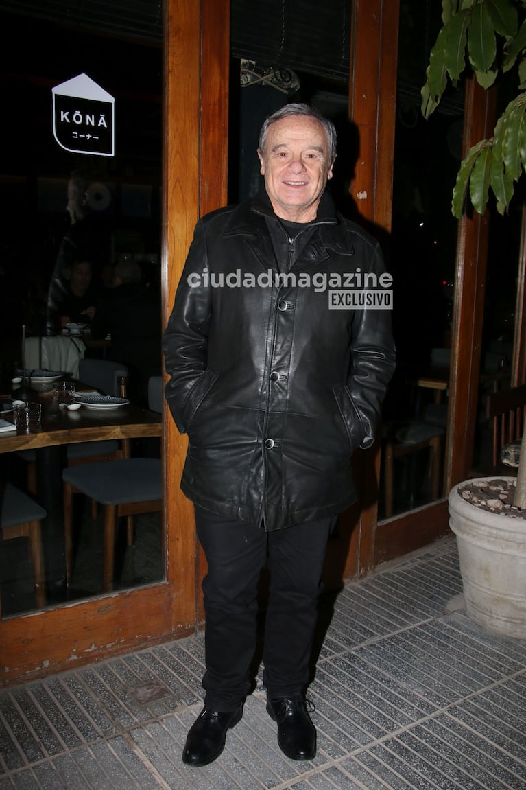 Pablo Codevila en el festejo del fin del rodaje de la comedia de Adrián Suar y Guillermo Francella, Un funeral y medio (Foto: Movilpress).