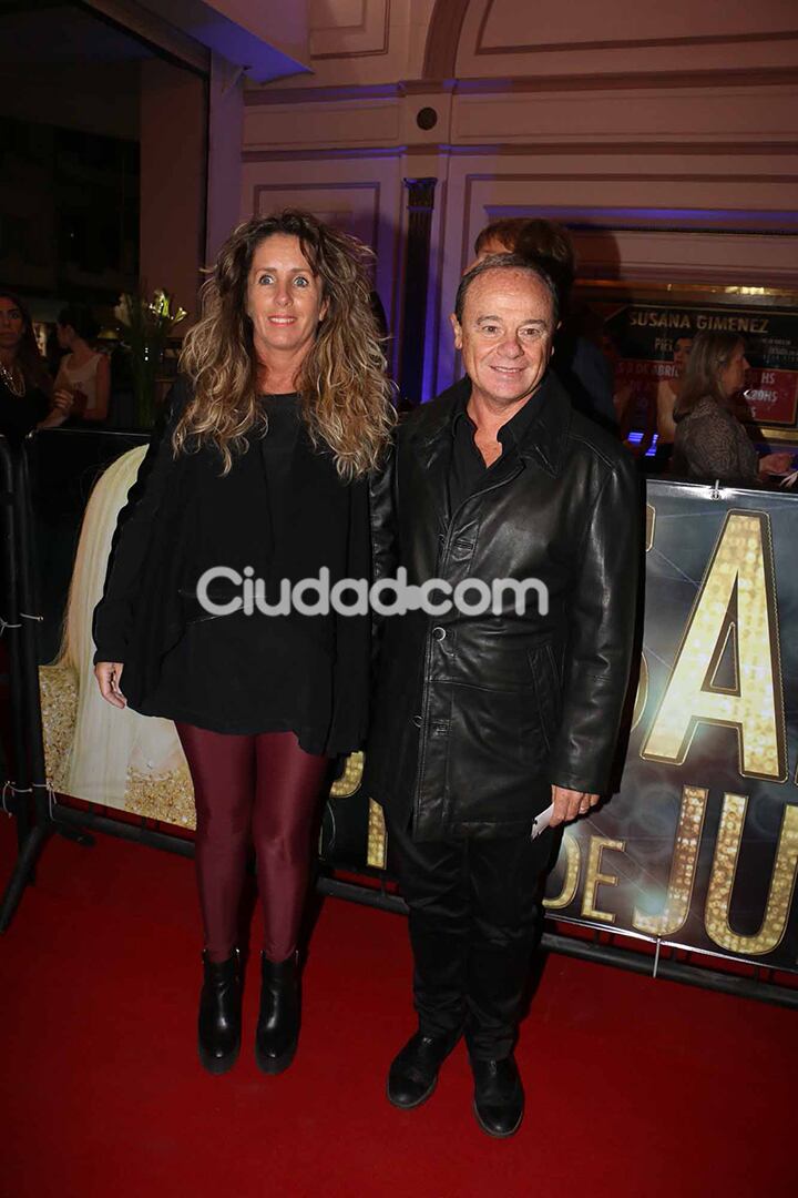 Pablo Codevilla y su mujer, en el Lola Membrives para ver a Susana.  (Foto: Movilpress)