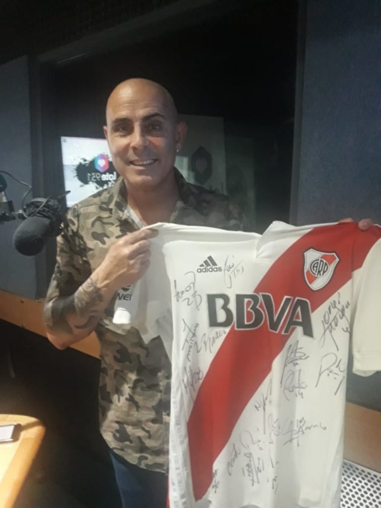 Pablo Lunati se peló en la radio para cumplir una promesa por la final que River le ganó a Boca