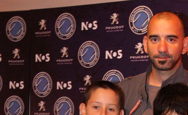 Pablo Trapero llegó en familia, y los tres en bermudas. 