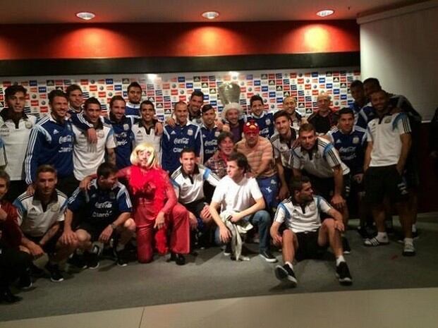Pachu Peña y Pablo Granados, en la visita a la Selección Argentina. (Foto: Twitter)