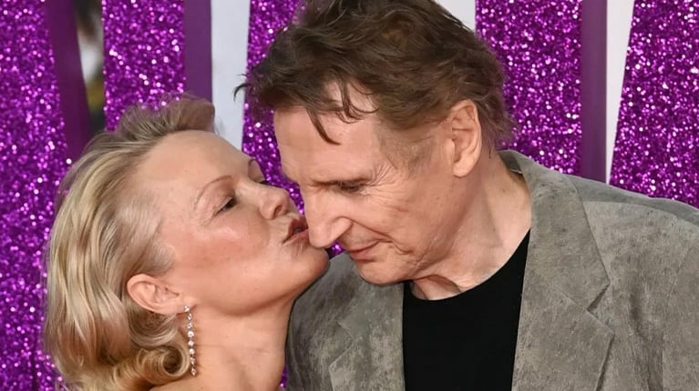 Pamela Anderson y Liam Neeson. Foto: AP