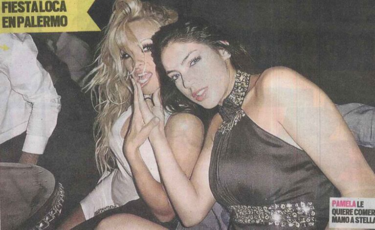 Pamela Anderson y Stella Fernández, juntas. (Foto: diario Muy)