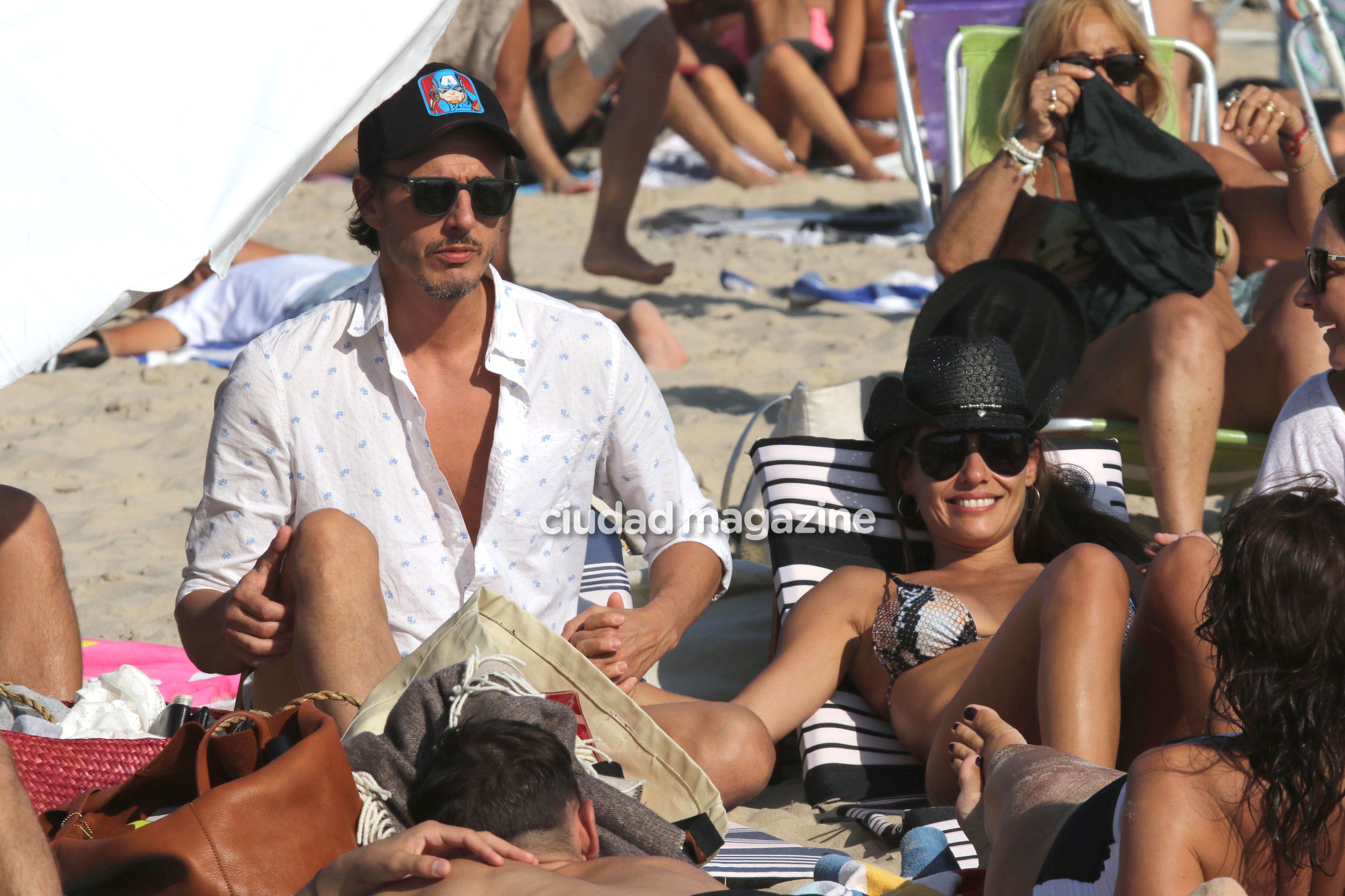 Pampita, a los besos con Roberto García Moritán en Punta del Este. (Foto: GM Press)