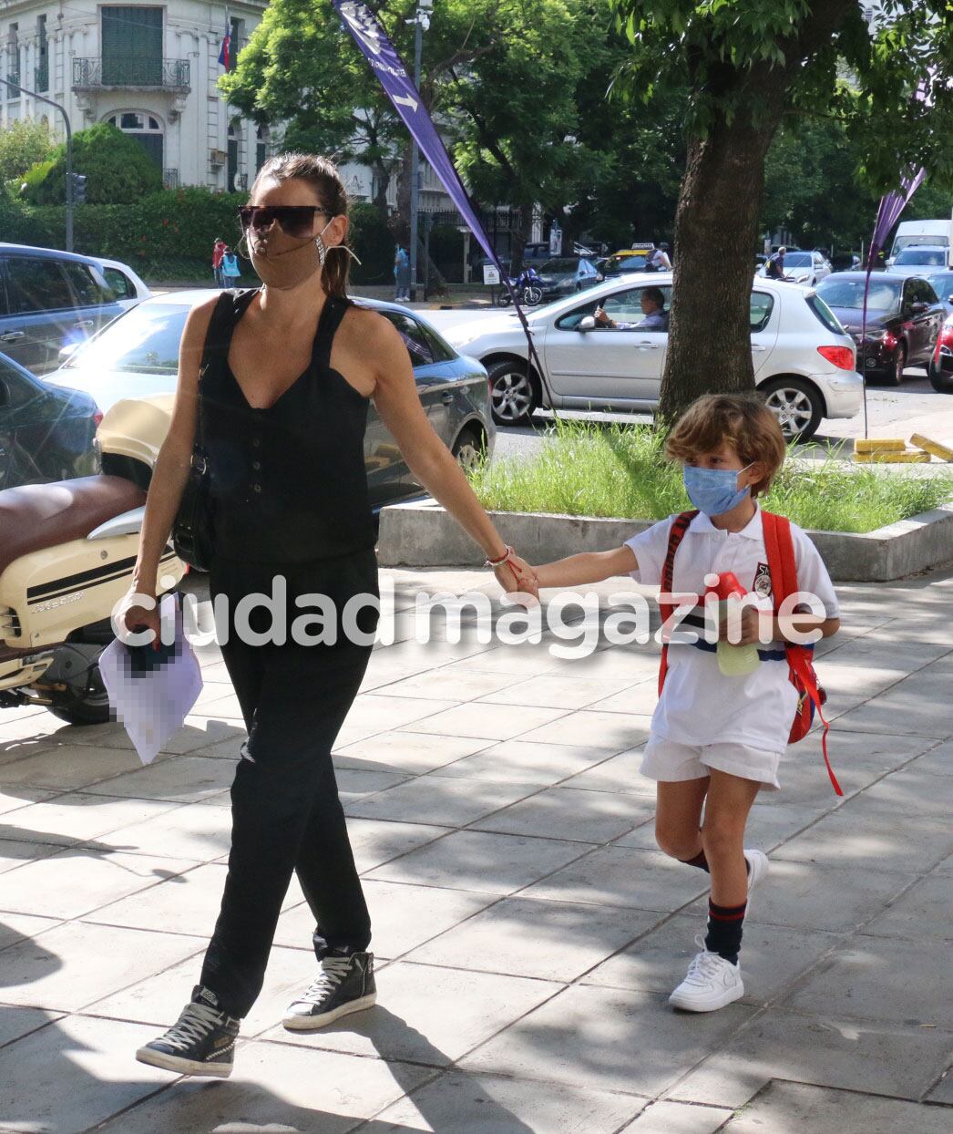 Pampita acompañó a Benicio en su primer día de primer grado (Fotos: Movilpress).