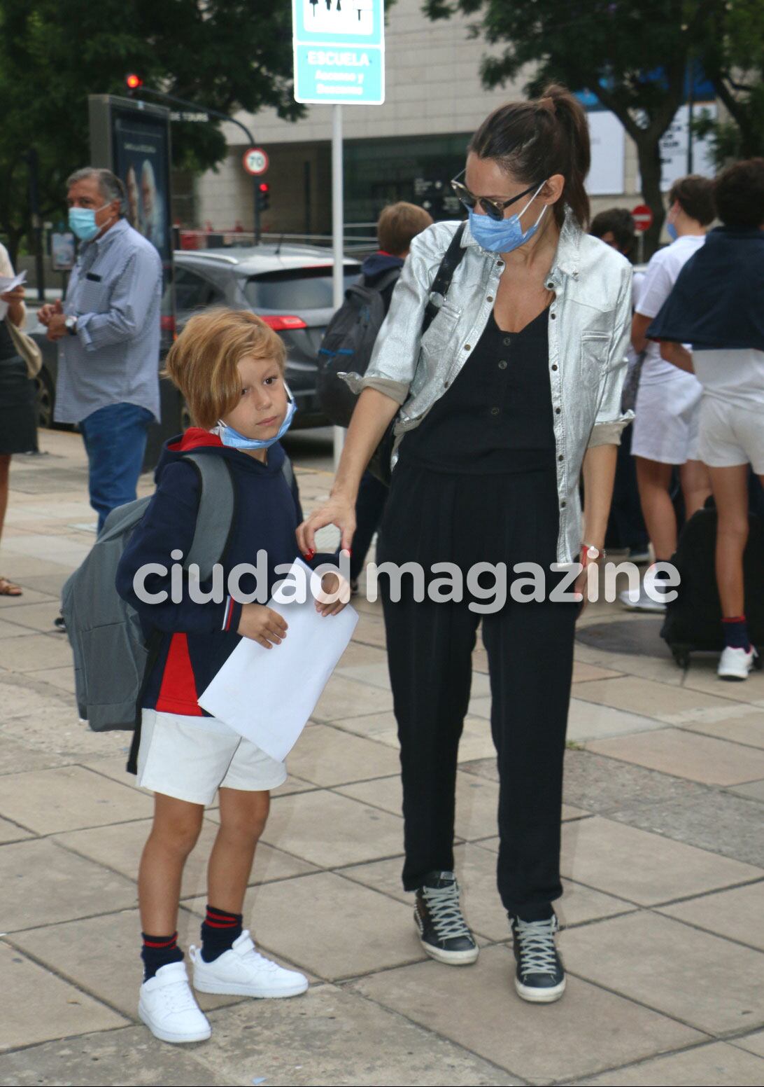 Pampita acompañó a sus hijos en su primer día de clases (Fotos: Movilpress).