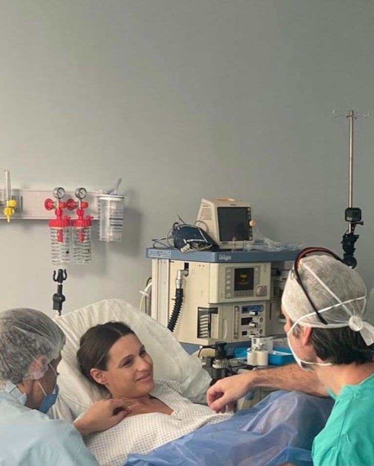 Pampita compartió imágenes de su parto respetado de su hija Ana: "Gracias al Cielo por este regalo"