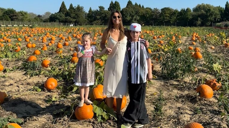 Pampita con Ana García Moritán y Benicio Vicuña. Foto: Instagram @pampitaoficial