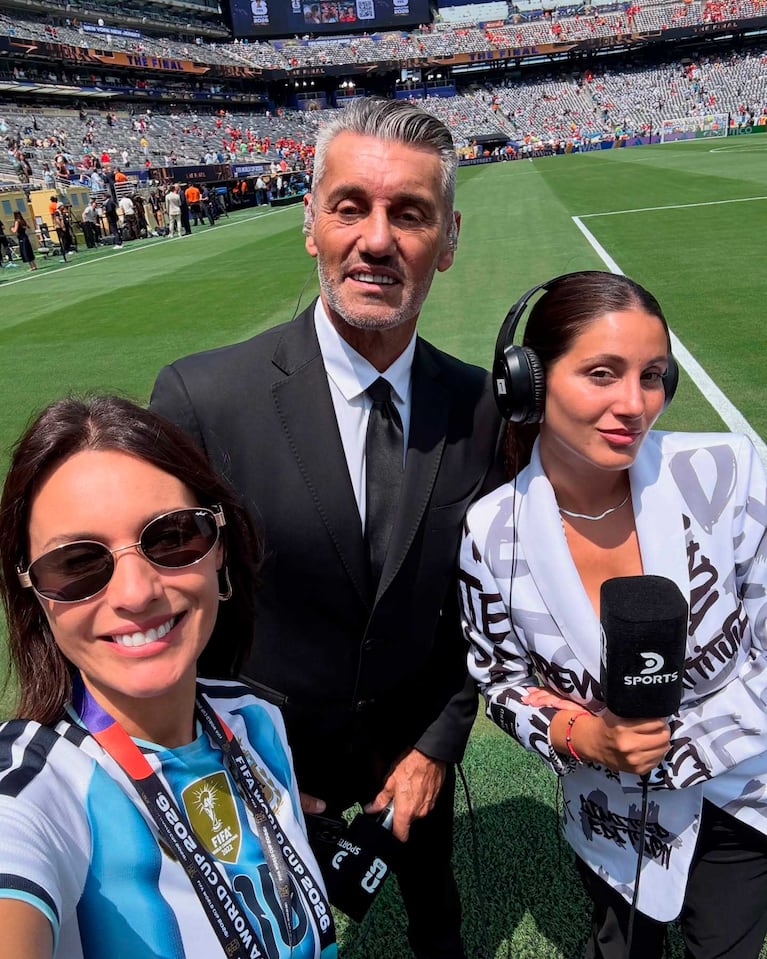 Pampita con Sergio Goycochea y Morena Beltrán (Foto: Instagram @pampitaoficial)