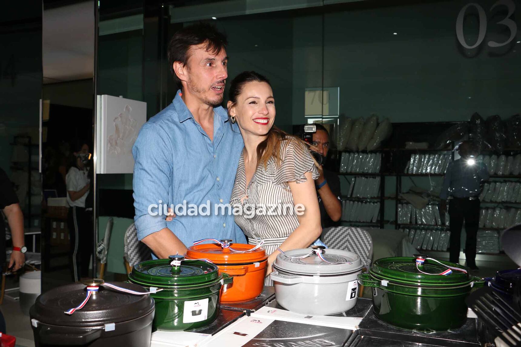 Pampita cumplió un nuevo sueño laboral y su familia la acompañó (Foto: Movilpress)
