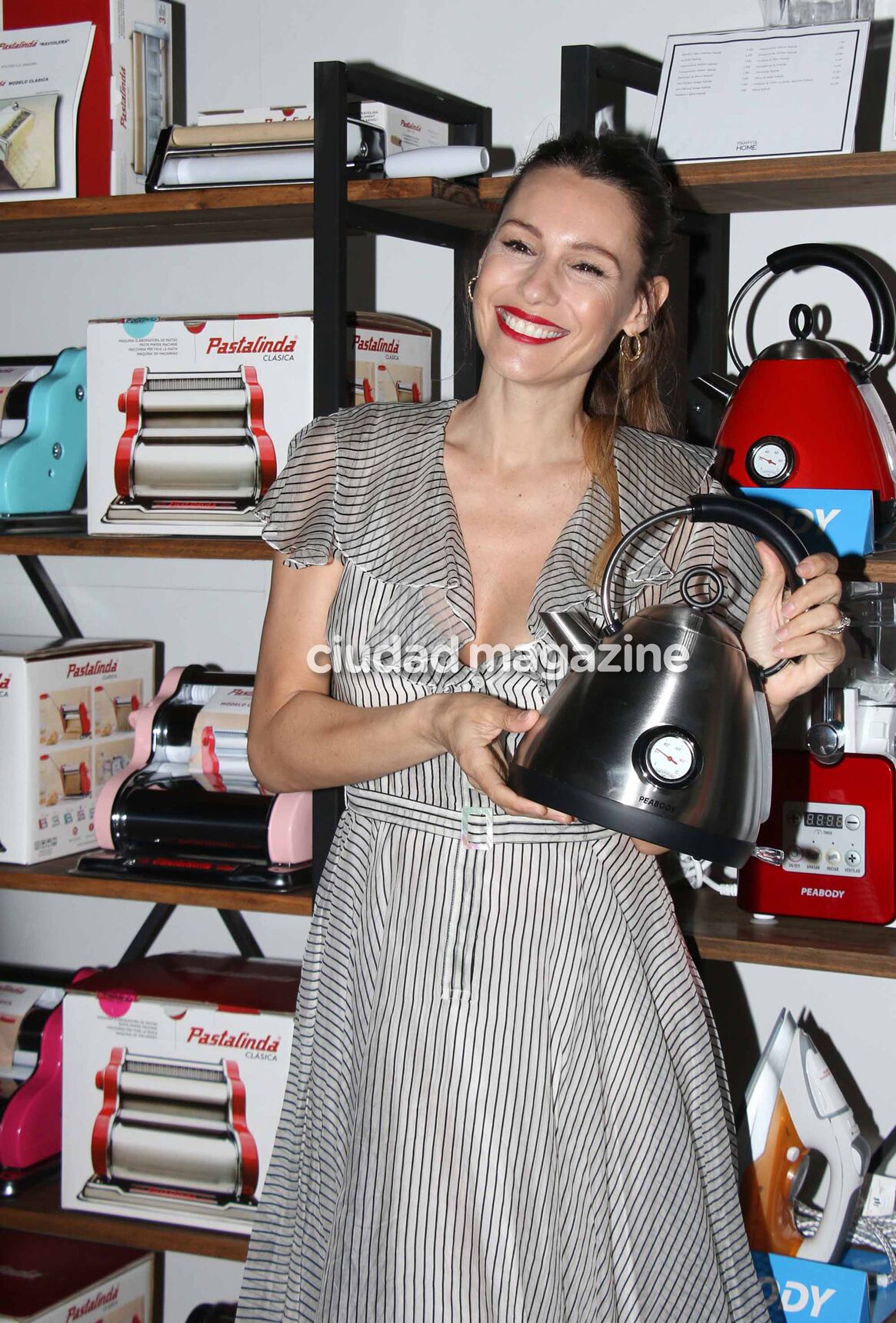 Pampita cumplió un nuevo sueño laboral y su familia la acompañó (Foto: Movilpress)