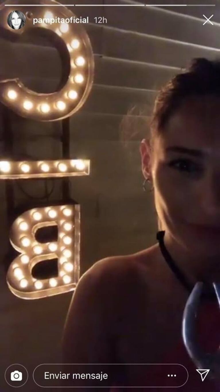 Pampita deslumbró a sus seguidores con un look súper cool en Punta del Este