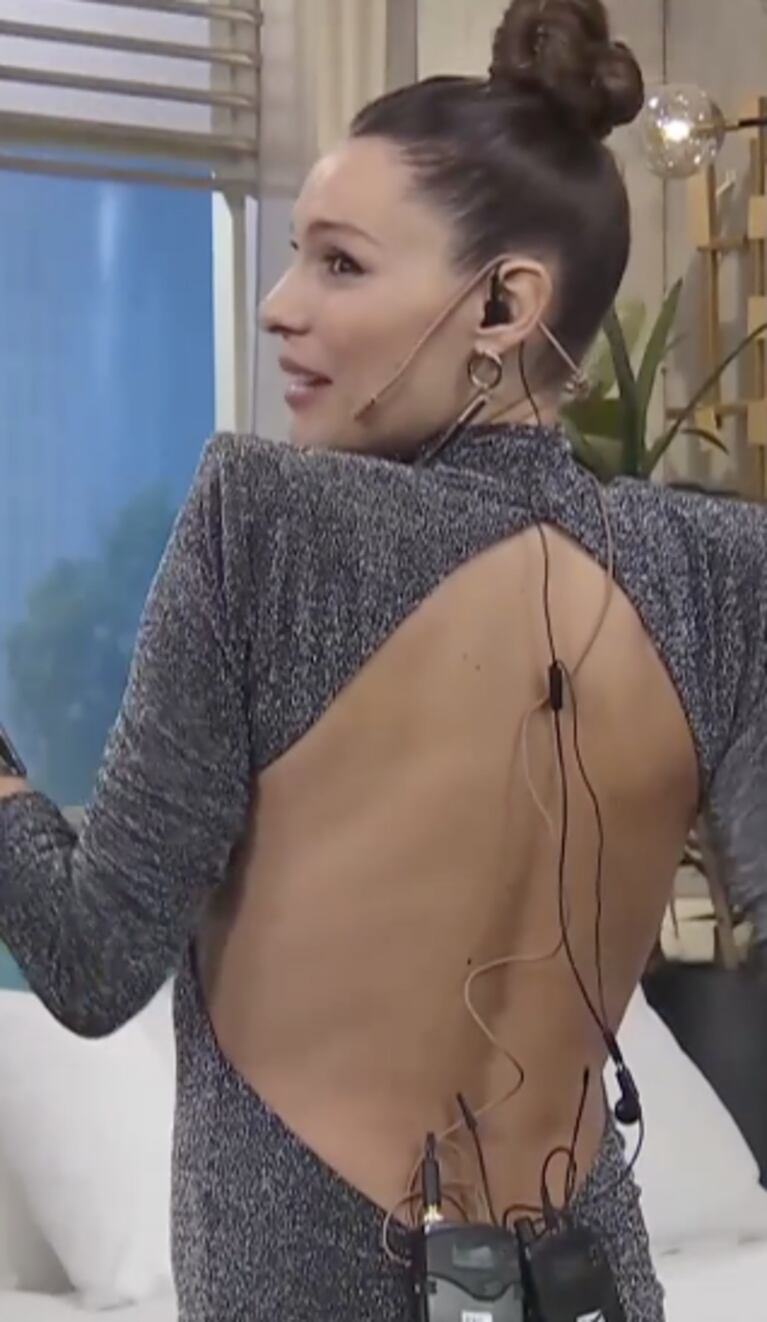 Pampita deslumbró al lucir un vestido sexy al cuerpo y con tajo al costado: "Está creciendo mi panza"