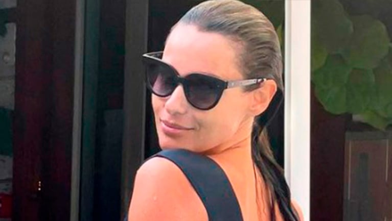 Pampita deslumbró con una sensual trikini desde Miami.