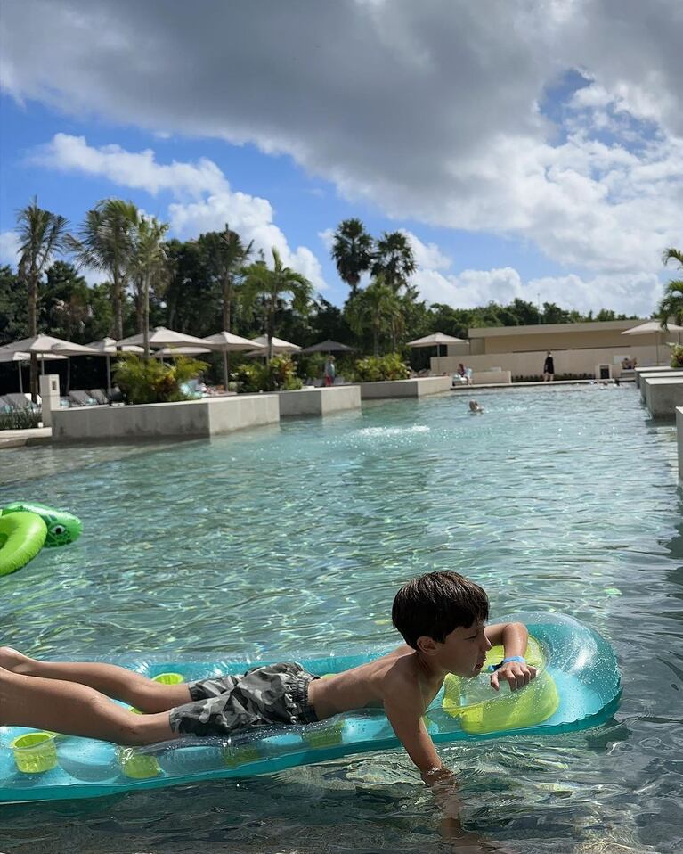 Pampita disfruta de las vacaciones con sus hijos en Cancún a días de cumplir 46 años