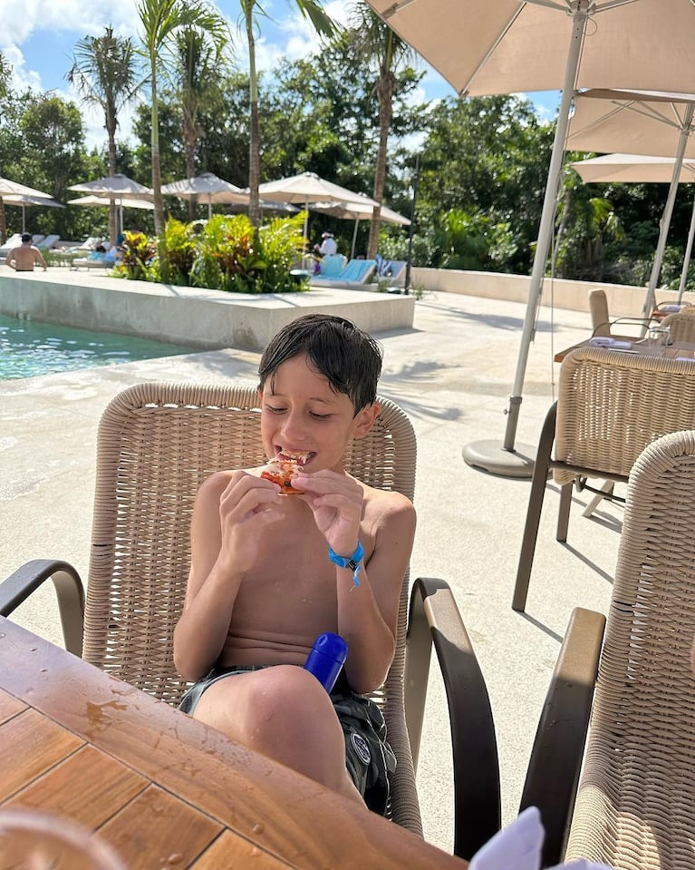 Pampita disfruta de las vacaciones con sus hijos en Cancún a días de cumplir 46 años