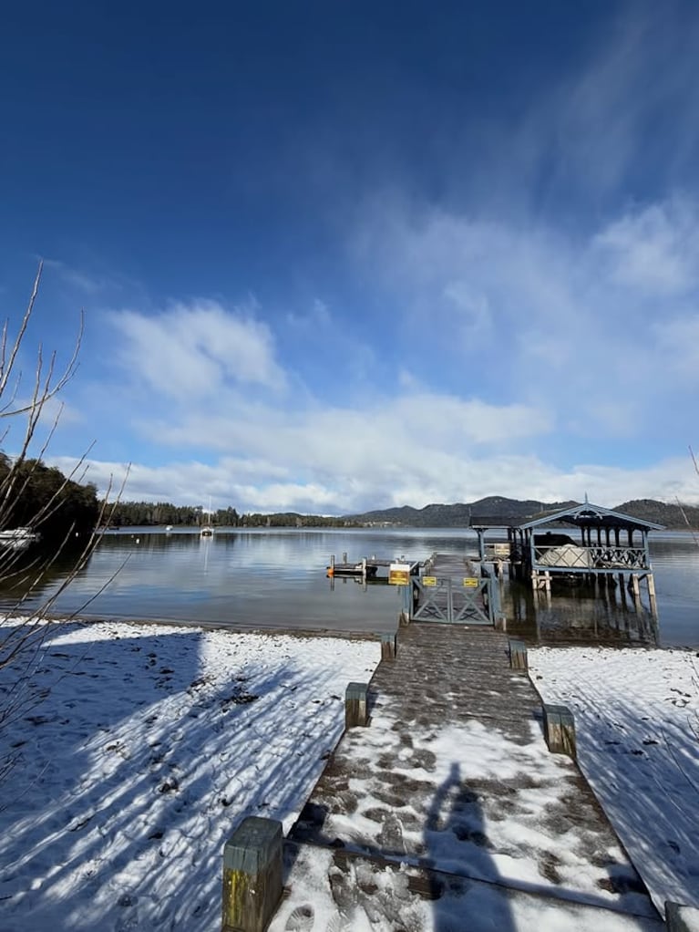 Pampita eligió un exclusivo refugio en Villa La Angostura: así es la lujosa cabaña frente al Nahuel Huapi. Crédito: Instagram