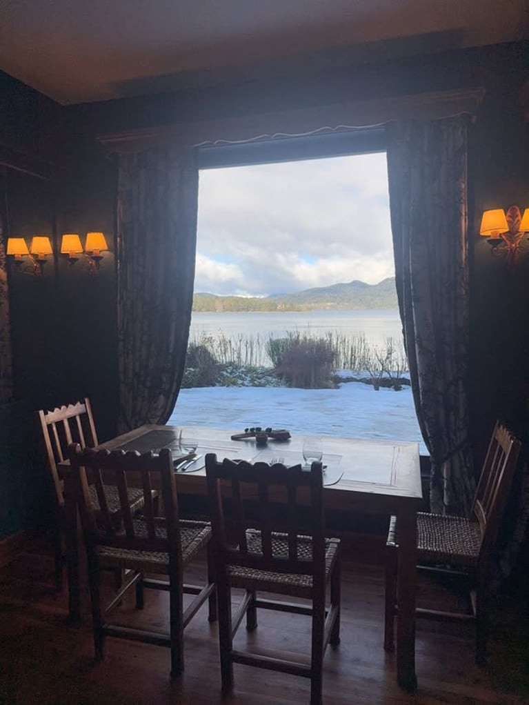 Pampita eligió un exclusivo refugio en Villa La Angostura: así es la lujosa cabaña frente al Nahuel Huapi. Crédito: Instagram